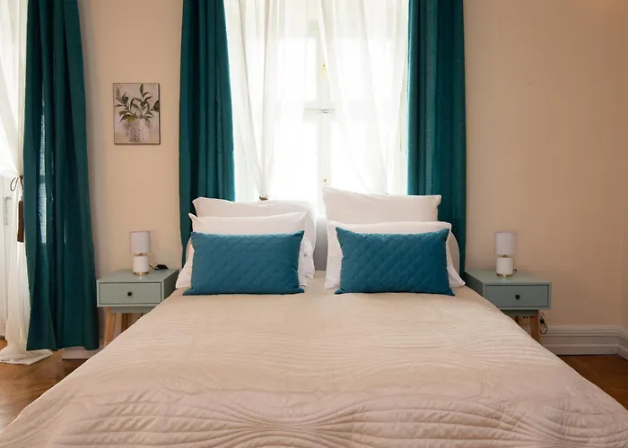 Kings City - Central Apartment